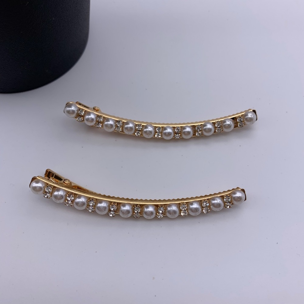 Chic new faux pearl hair Clip